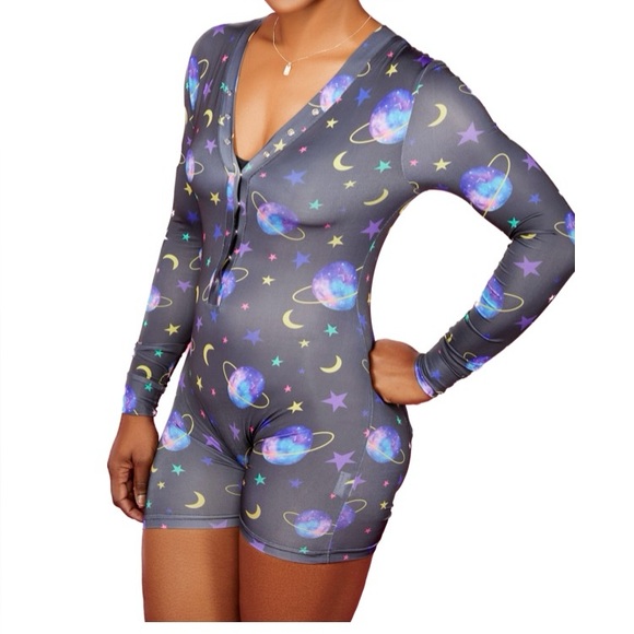 NEW Colorful Black Star and Moon Pajama Set - Picture 2 of 10